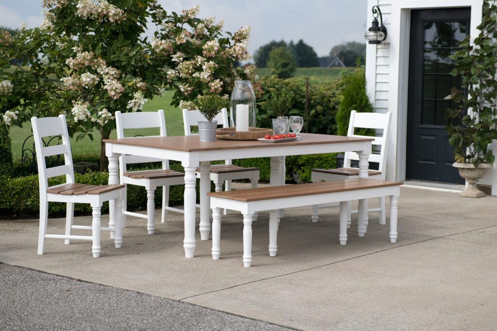 OUTDOOR TABLE